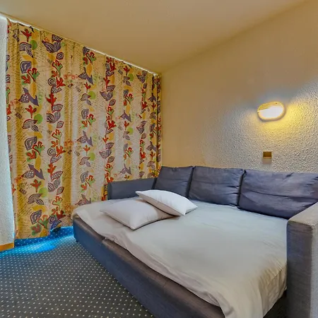 Blue Mountain / 5 Persons